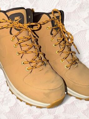 Nike Moanoa Leather Boots